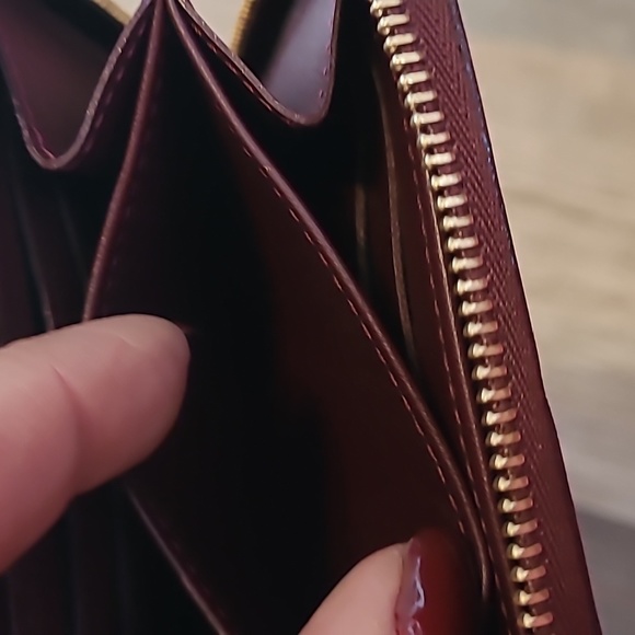 STUNNING louis vuitton Vernis leather plum wine red  zippy 4 card slots - Picture 11 of 16